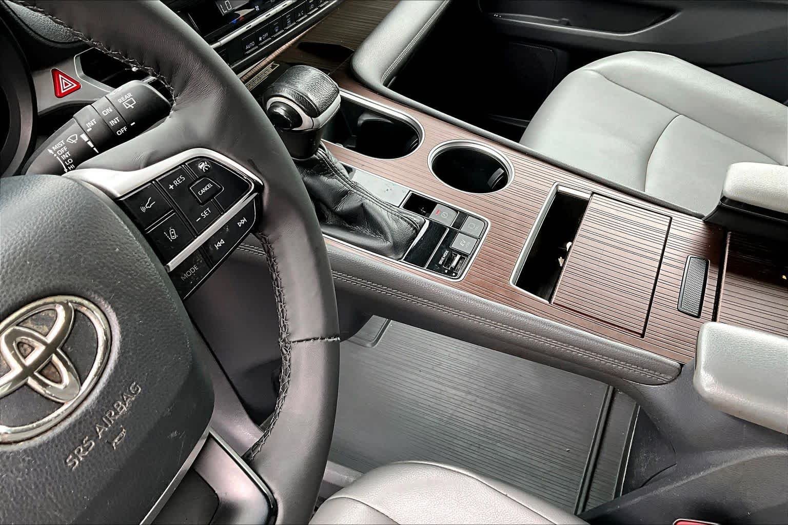 Used 2022 Wind Chill Pearl Toyota XLE image 15