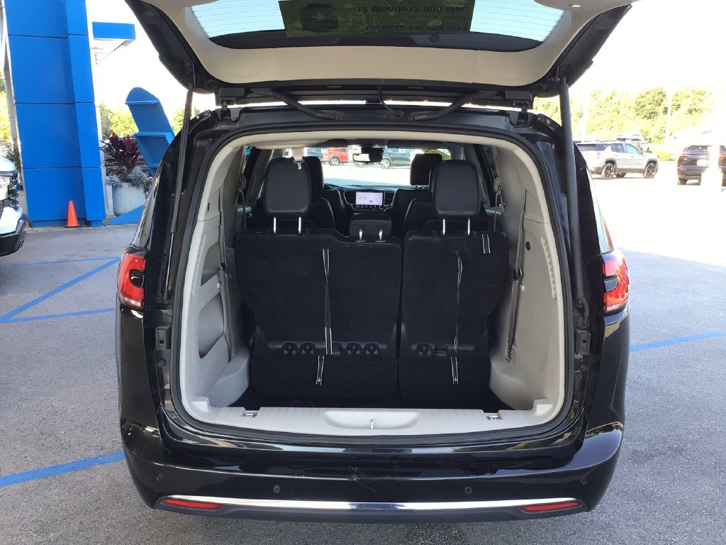 Used 2024 Black Chrysler Touring L image 39