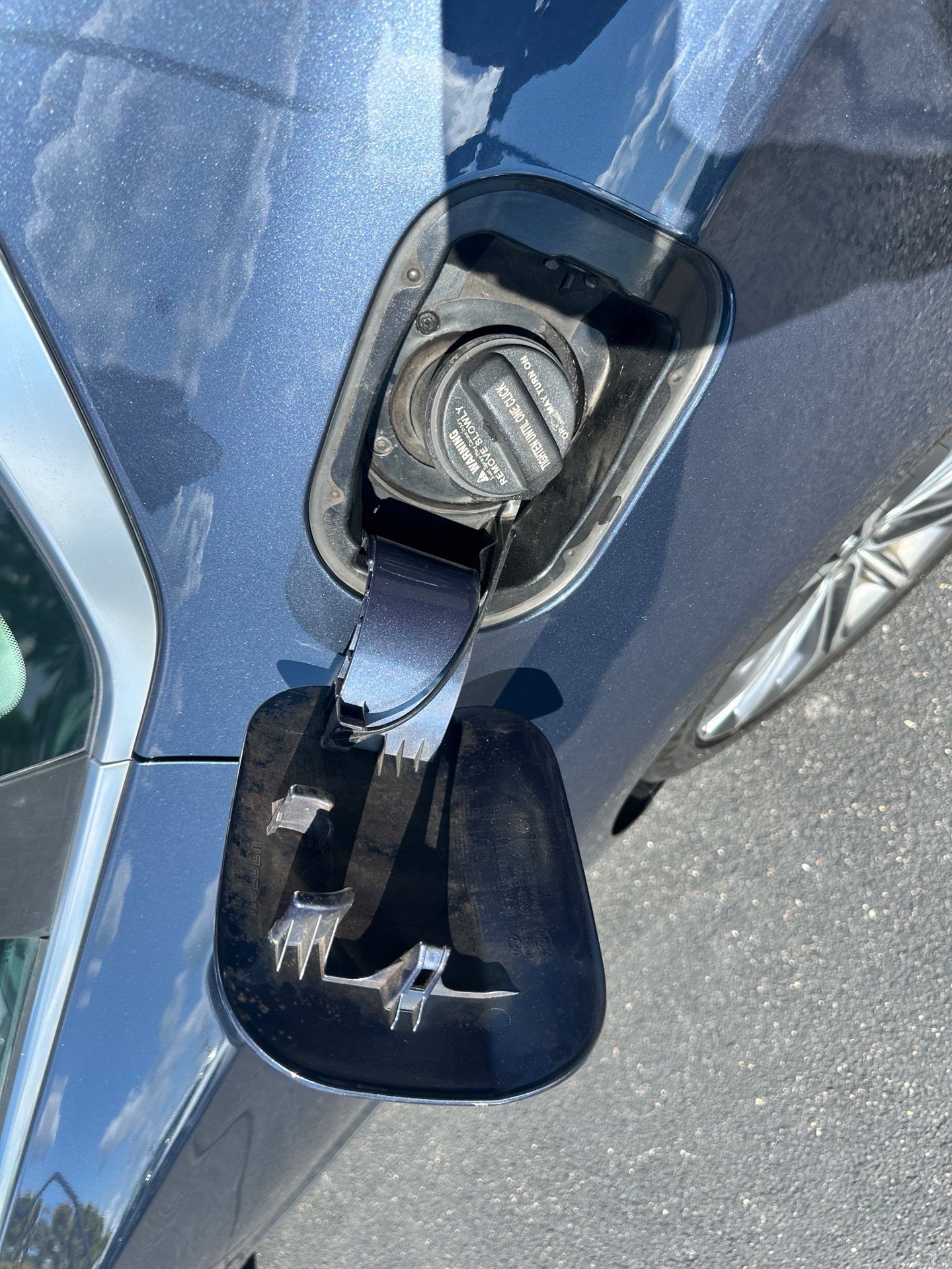 Used 2015 Blue Hyundai 3.8 image 30