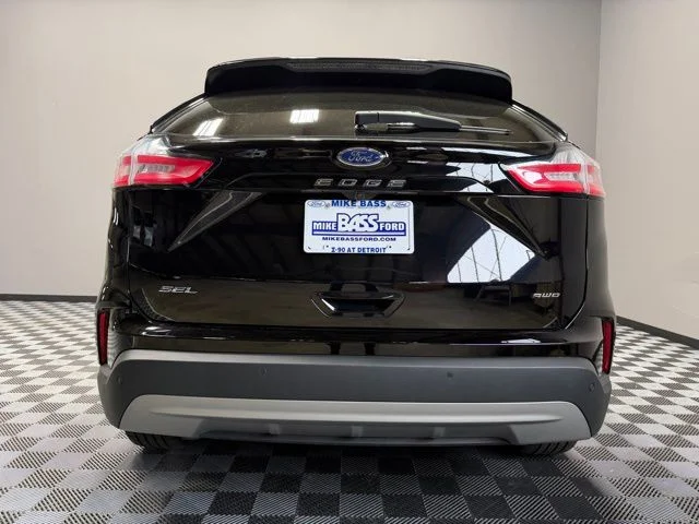 Used 2023 Black Ford SEL image 9