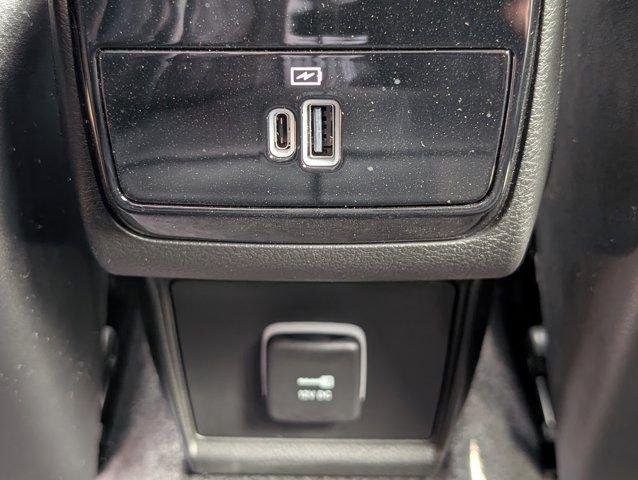 New 2026 Bright White Clear-Coat Exterior Paint Jeep Latitude image 29