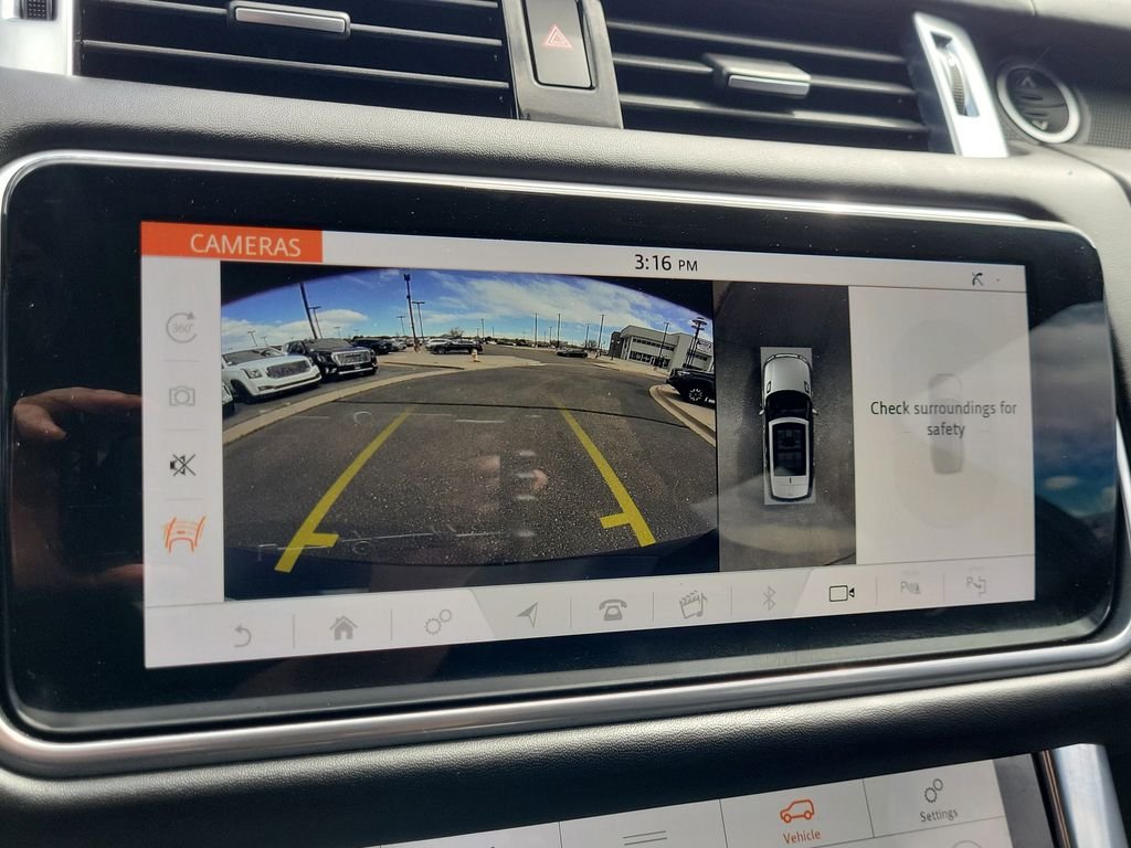 Used 2020  Land Rover SVR image 19
