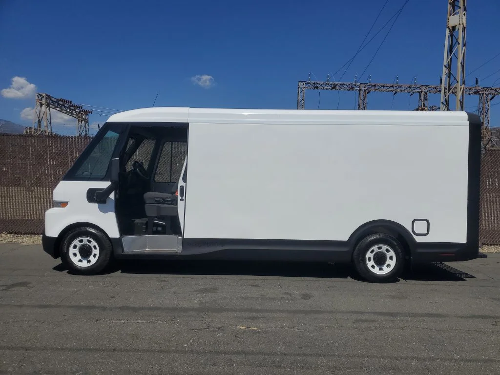 Used 2025 White Chevrolet 600 image 7