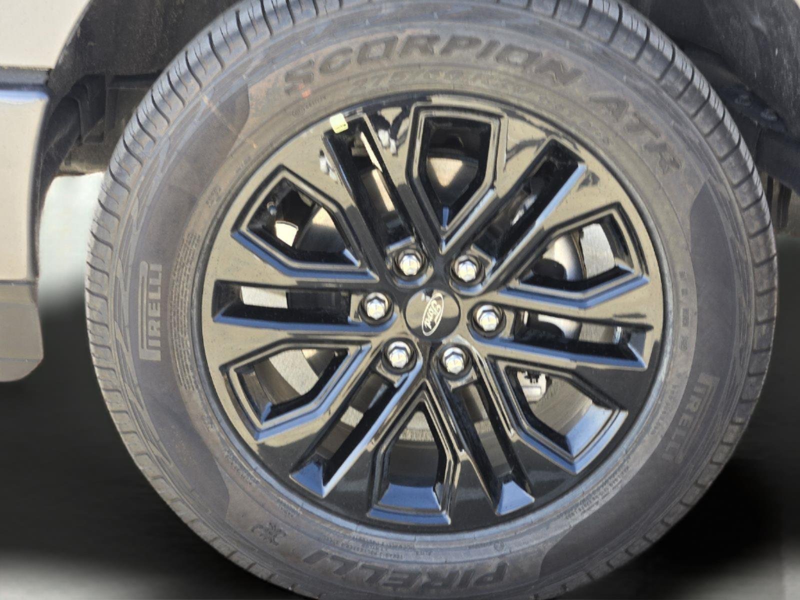 New 2026 Carbonized Gray Metallic Ford XLT image 7