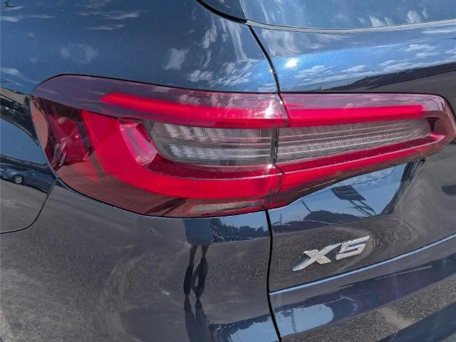 Used 2022 Black BMW xDrive40i image 10