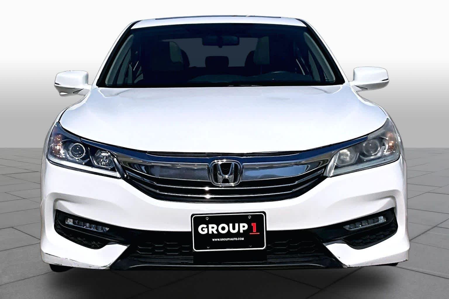 Used 2017 White Orchid Pearl Honda EX image 4
