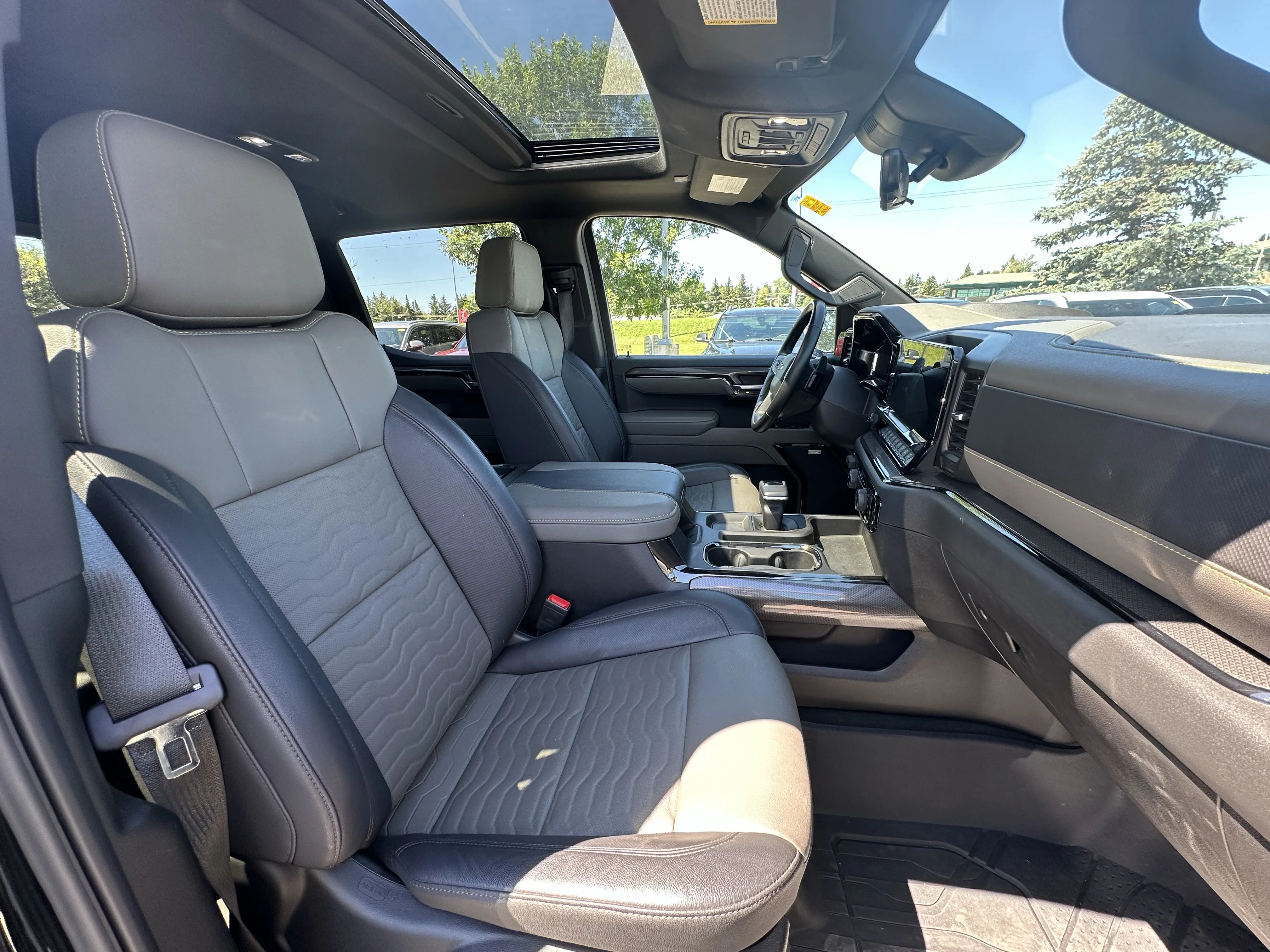 Certified Used 2025  Chevrolet ZR2 image 21
