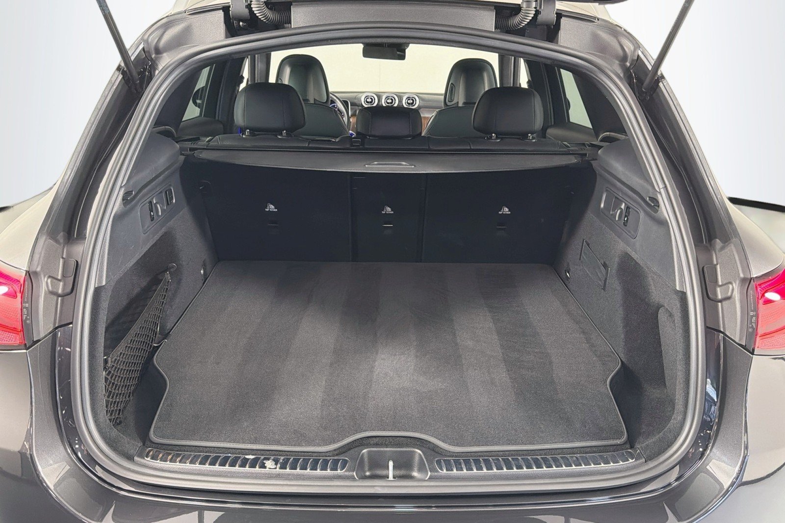 Used 2025 Graphite Grey Metallic Mercedes-Benz 350e image 21