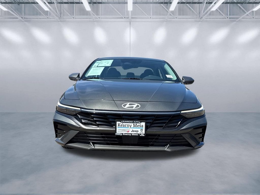 Used 2025 Gray Hyundai SEL Convenience image 2