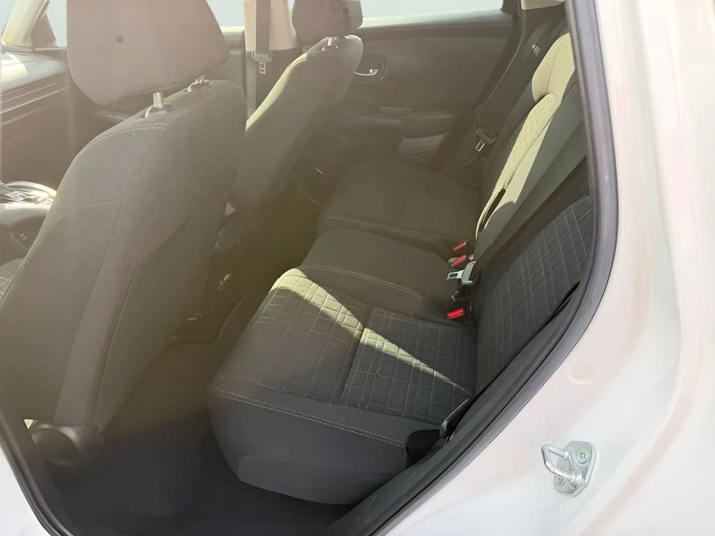 Used 2025 Platinum White Pearl Honda LX image 11