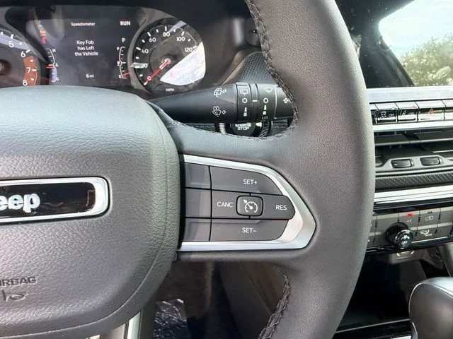 New 2026 Diamond Black Crystal Pearlcoat Jeep Latitude image 16