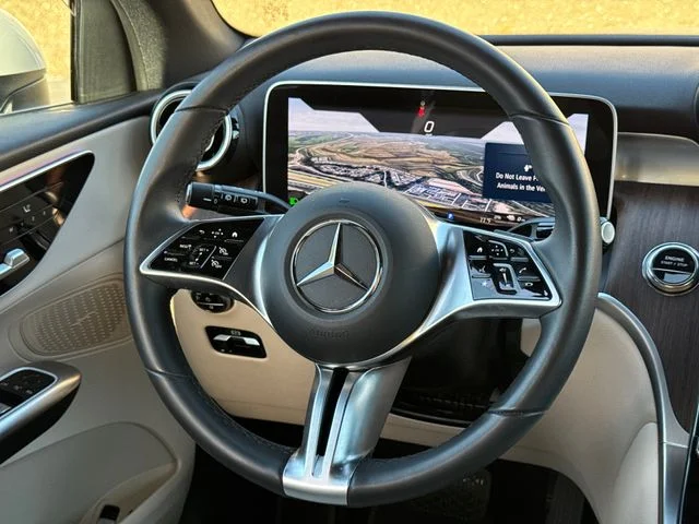 Used 2025 White Mercedes-Benz GLC 350e image 27