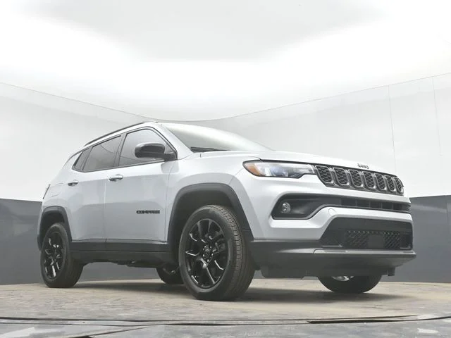 Used 2025 Silver Jeep Latitude image 37
