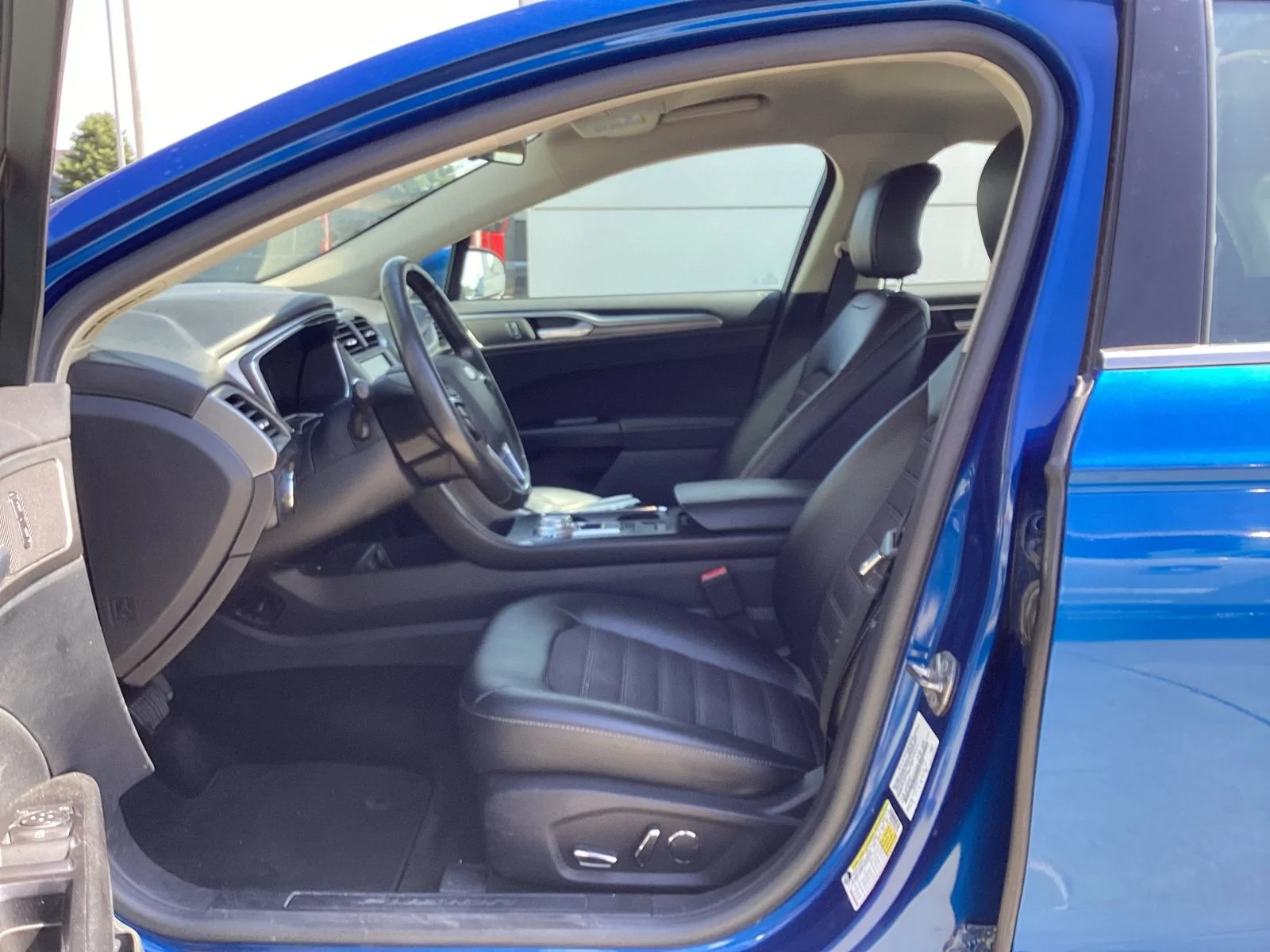 Used 2017 Blue Ford SE image 6