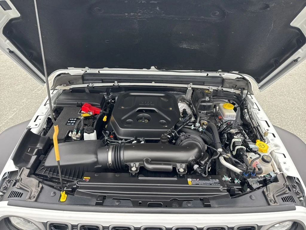 Used 2025 White Jeep Sport S image 33