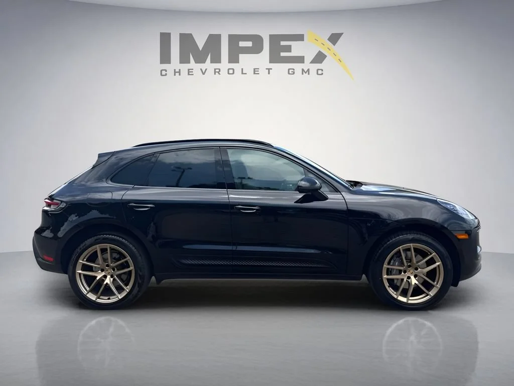 Used 2023  Porsche  image 6