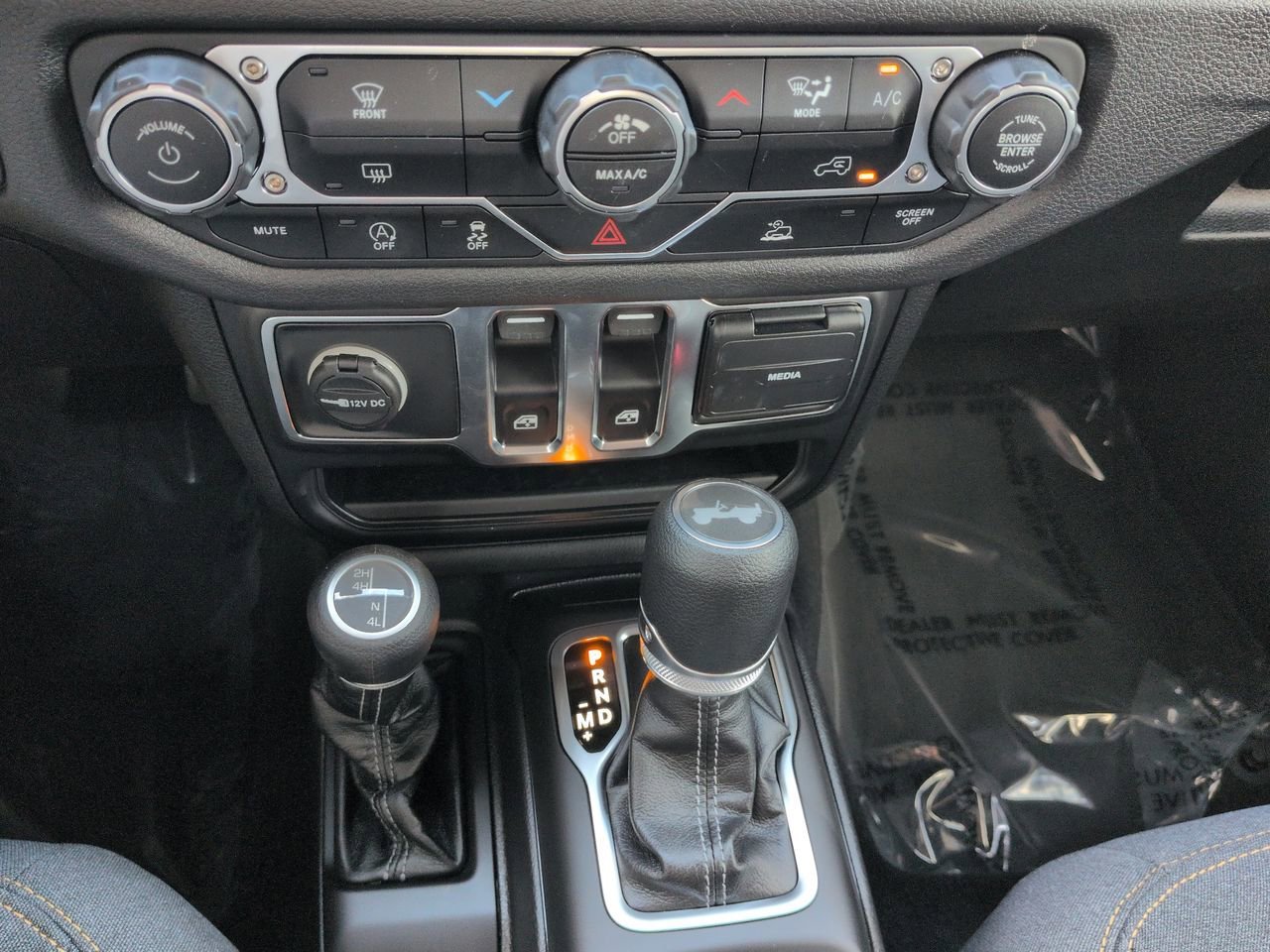 Certified Used 2025 Anvil Clear Coat Jeep Sport image 17