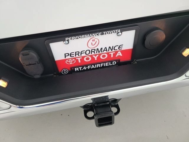 Used 2019 Summit White GMC SLE image 38