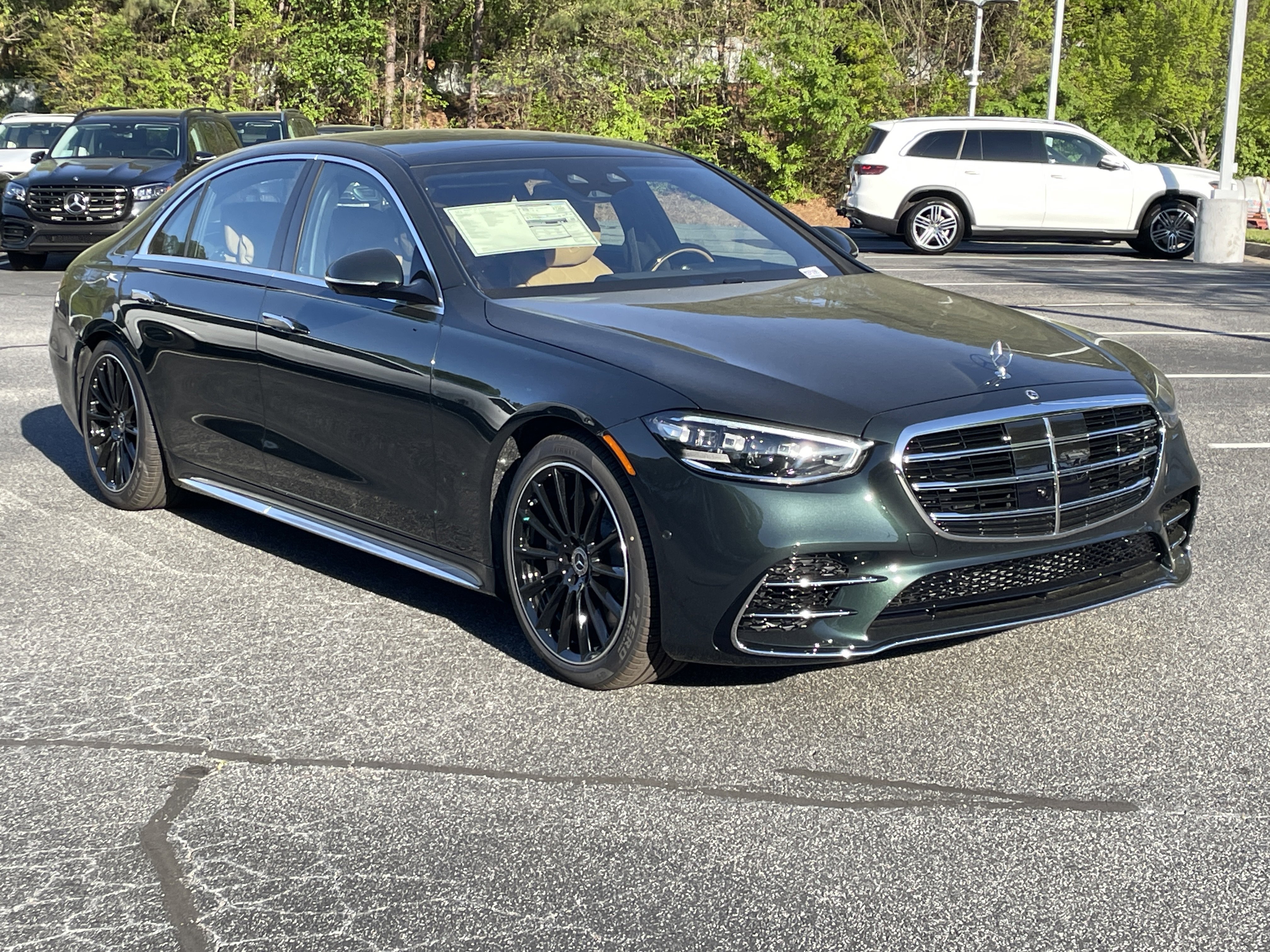 New 2026 MANUFAKTUR Exclusive Allanite Green Metallic Mercedes-Benz S 580 4MATIC® Sedan image 4