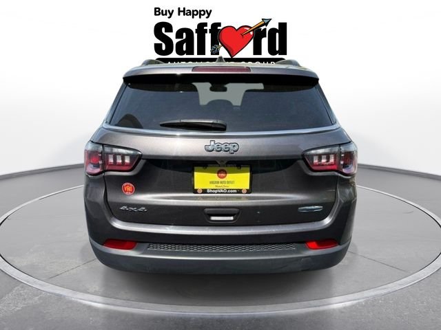 Used 2024  Jeep Latitude image 6