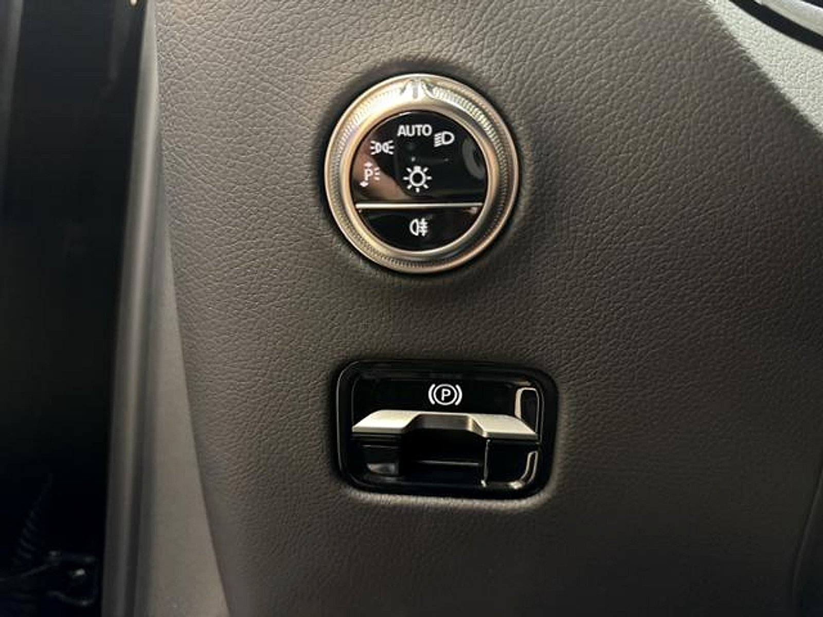 Certified Used 2025 Black Mercedes-Benz SUV image 21