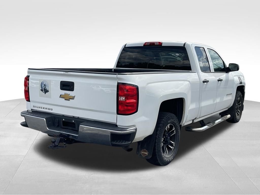 Used 2018 Summit White Chevrolet WT image 7