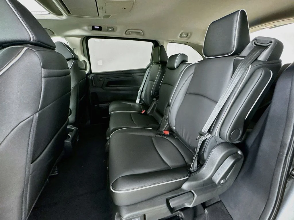 New 2026 Solar Silver Metallic Honda Touring image 31