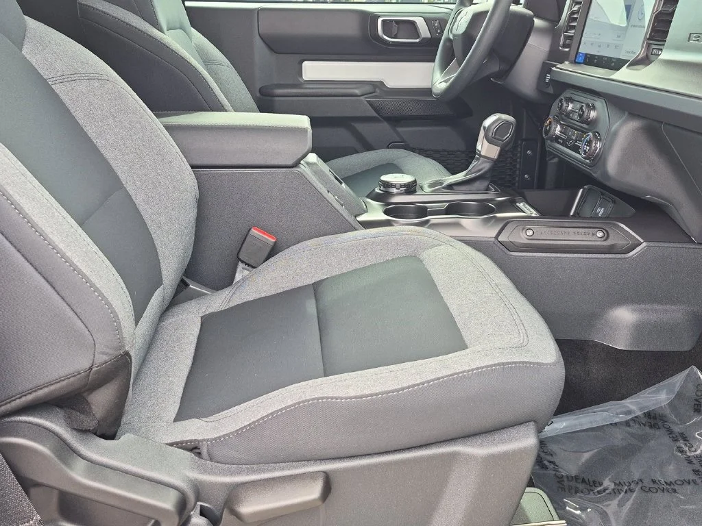 Used 2025 Oxford White Ford Base image 7
