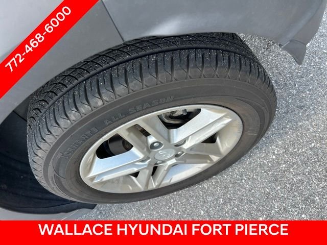 Used 2021 Black Hyundai SE image 4