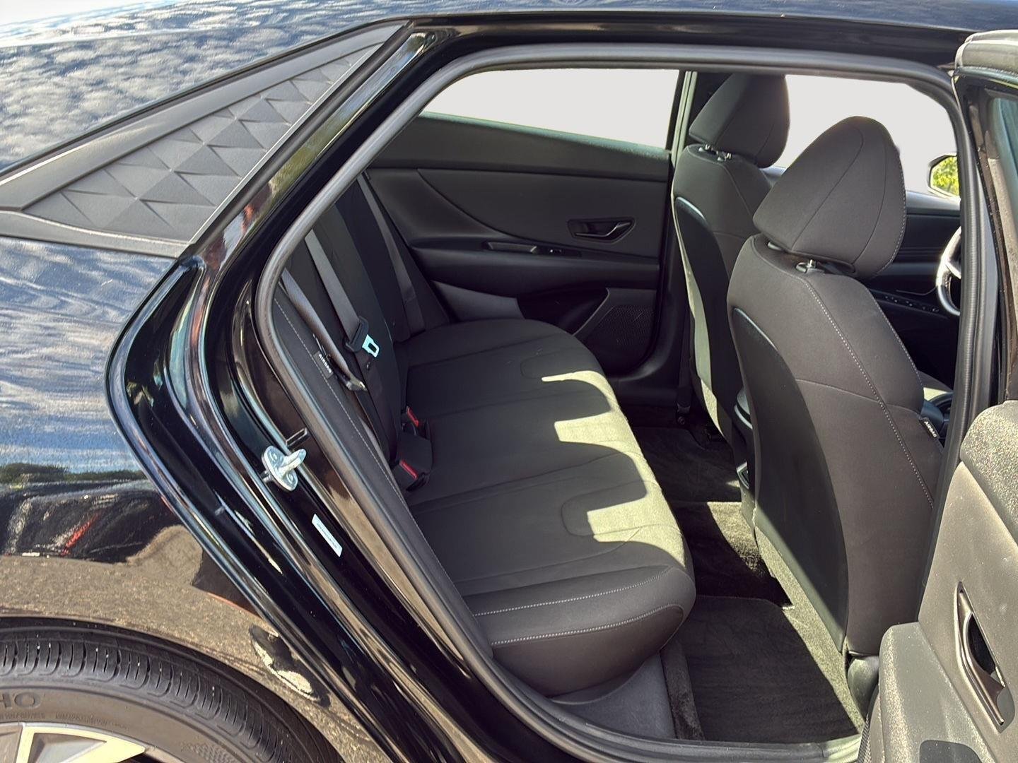 2025 Hyundai Elantra SEL - Photo 17