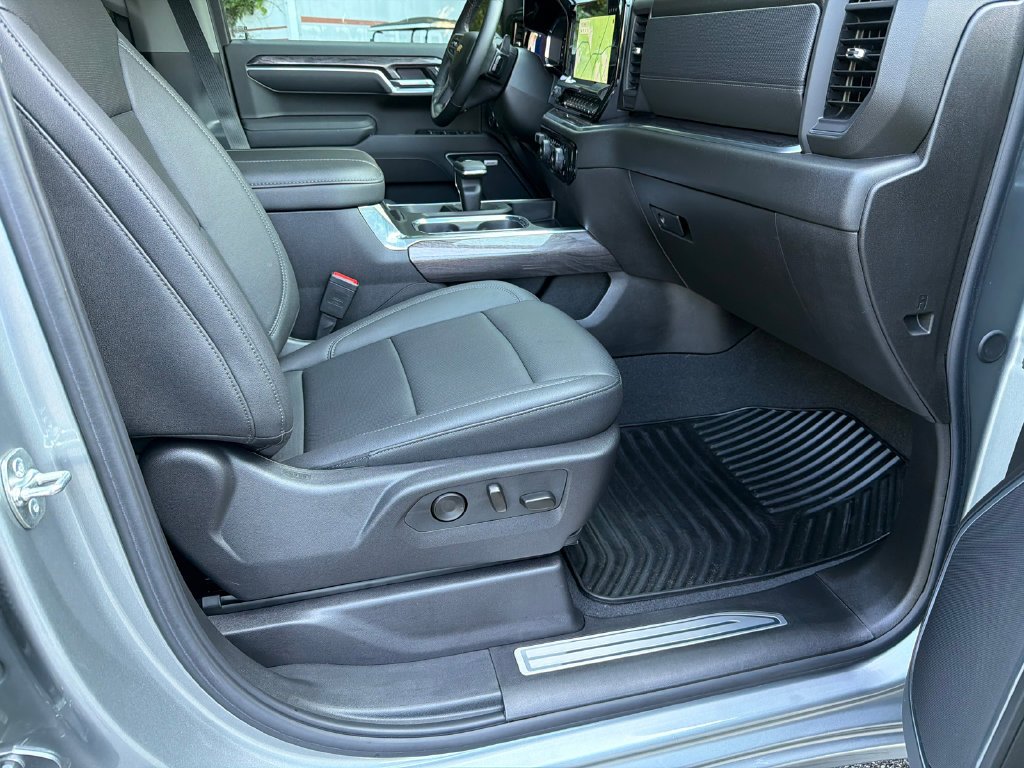 2025 Chevrolet Silverado 1500 LTZ - Photo 13