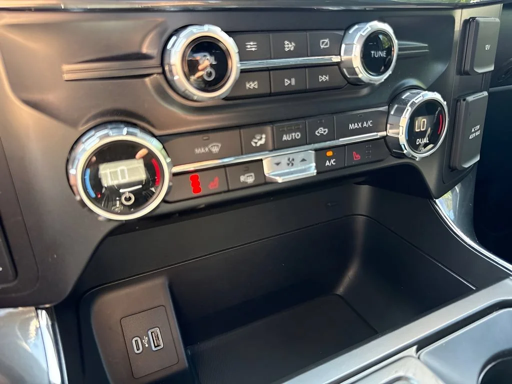 Used 2021  Ford XL image 21
