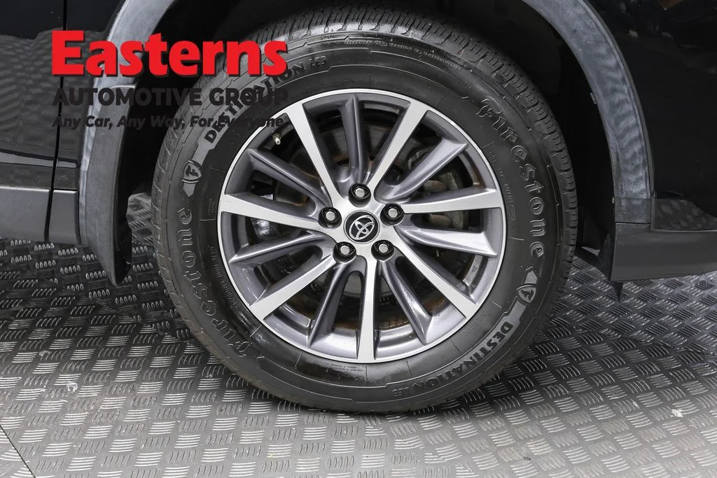 Used 2019 Black Toyota XLE image 34