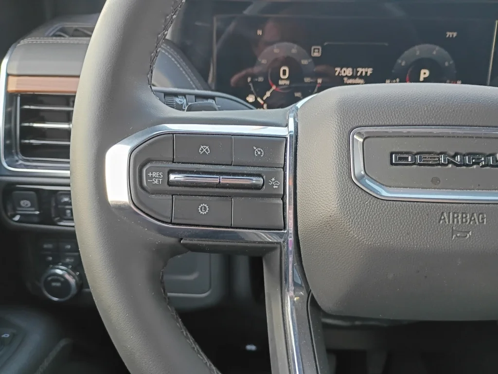 Used 2025 White GMC Denali image 21
