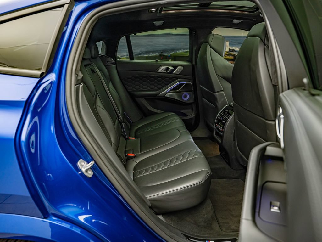 Used 2020 Marina Bay Blue Metallic BMW Competition image 38