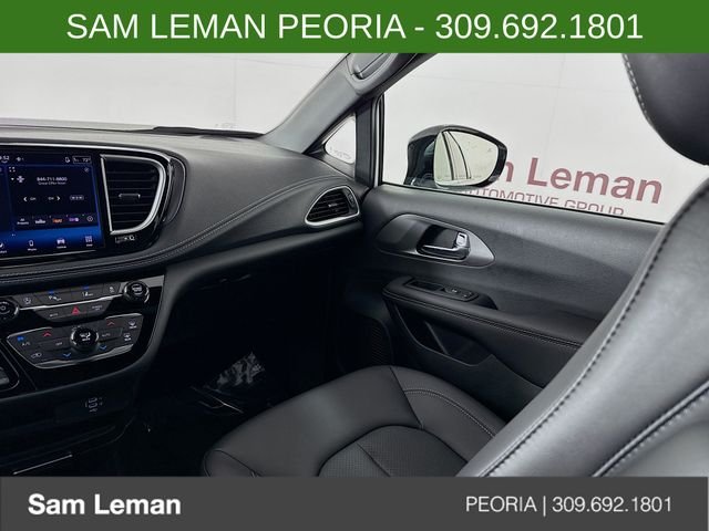 2026 Chrysler Pacifica Select - Photo 23