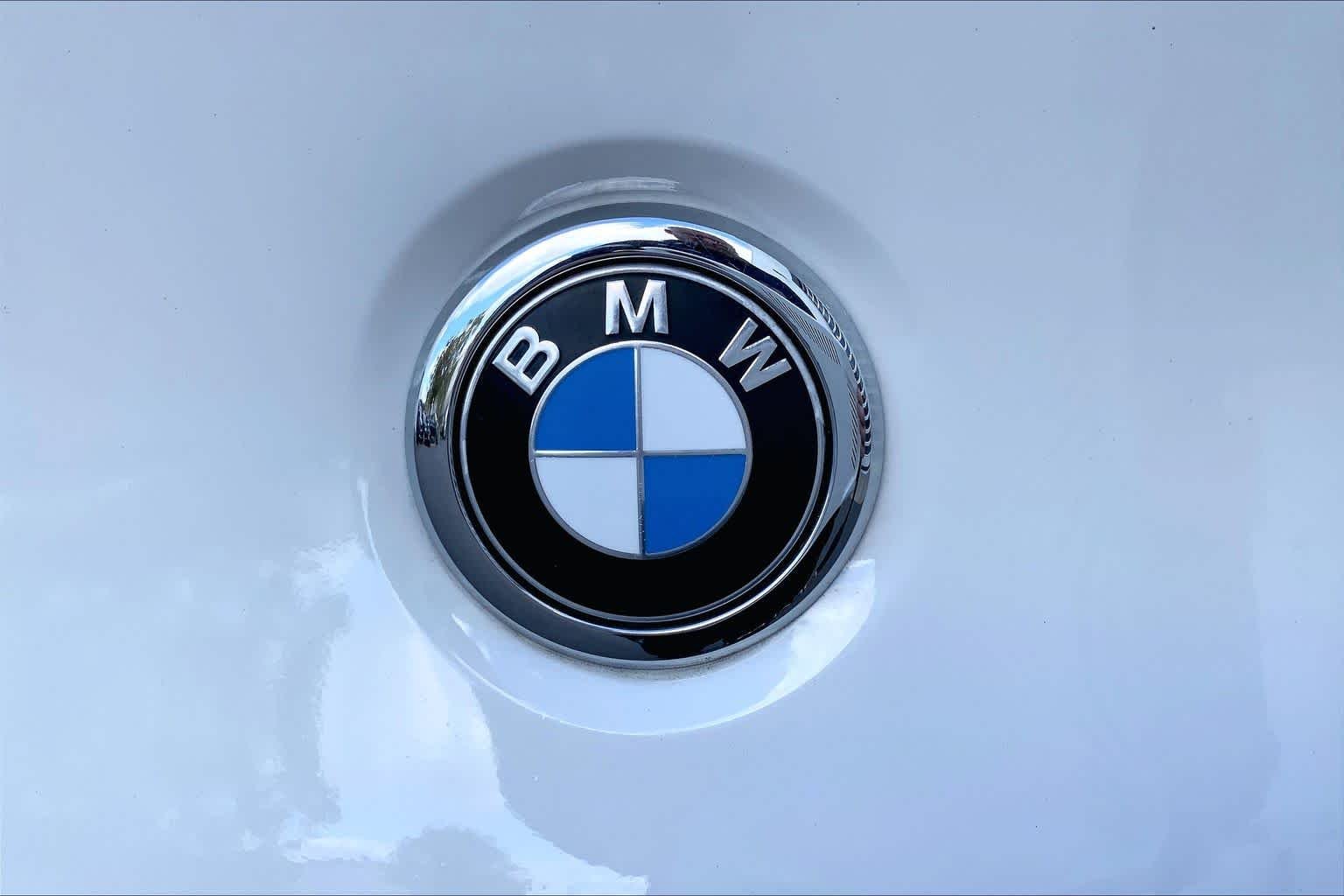 Used 2021 Alpine White BMW M40i image 9