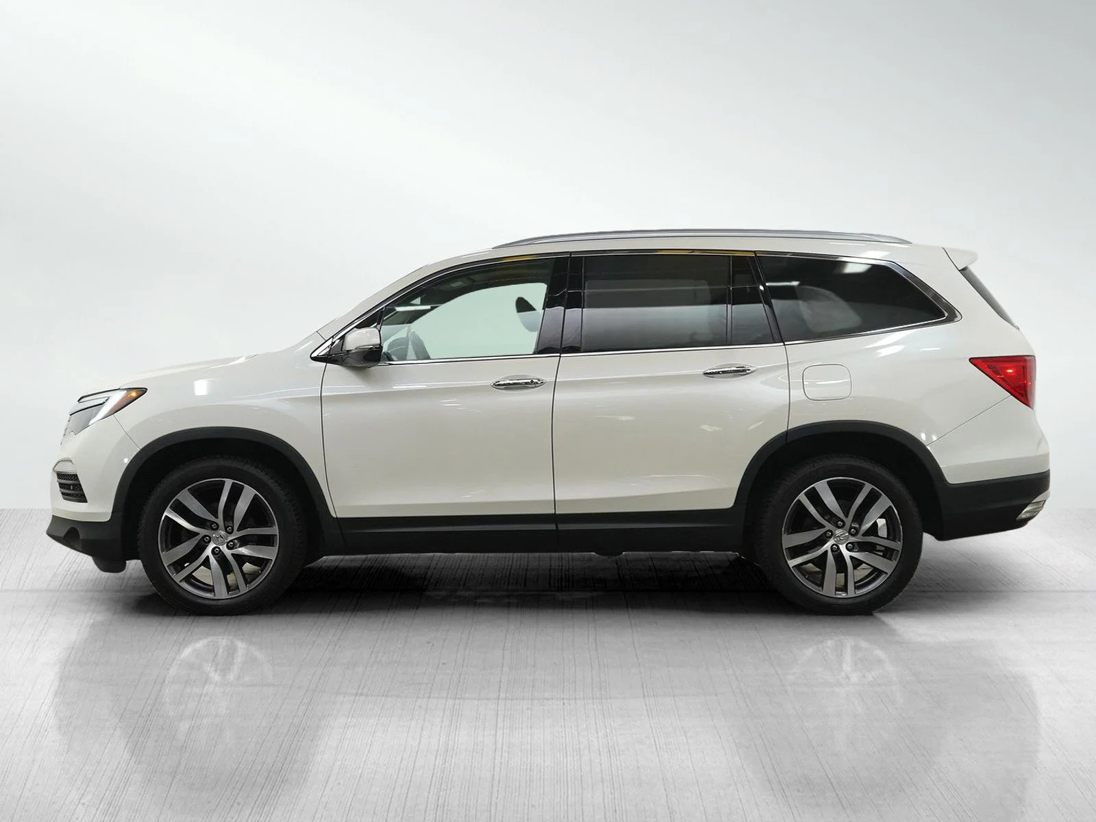 Used 2016 Honda Pilot Touring with VIN 5FNYF6H97GB126021 for sale in Burnsville, Minnesota