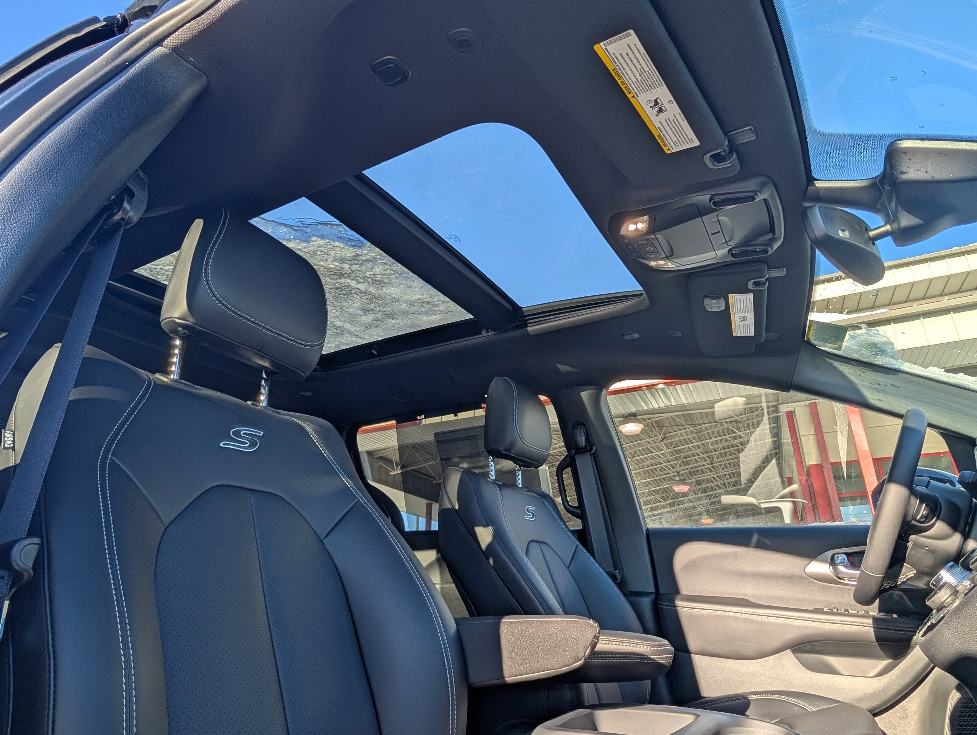 New 2026 Diamond Black Crystal Pearl Chrysler Select image 21