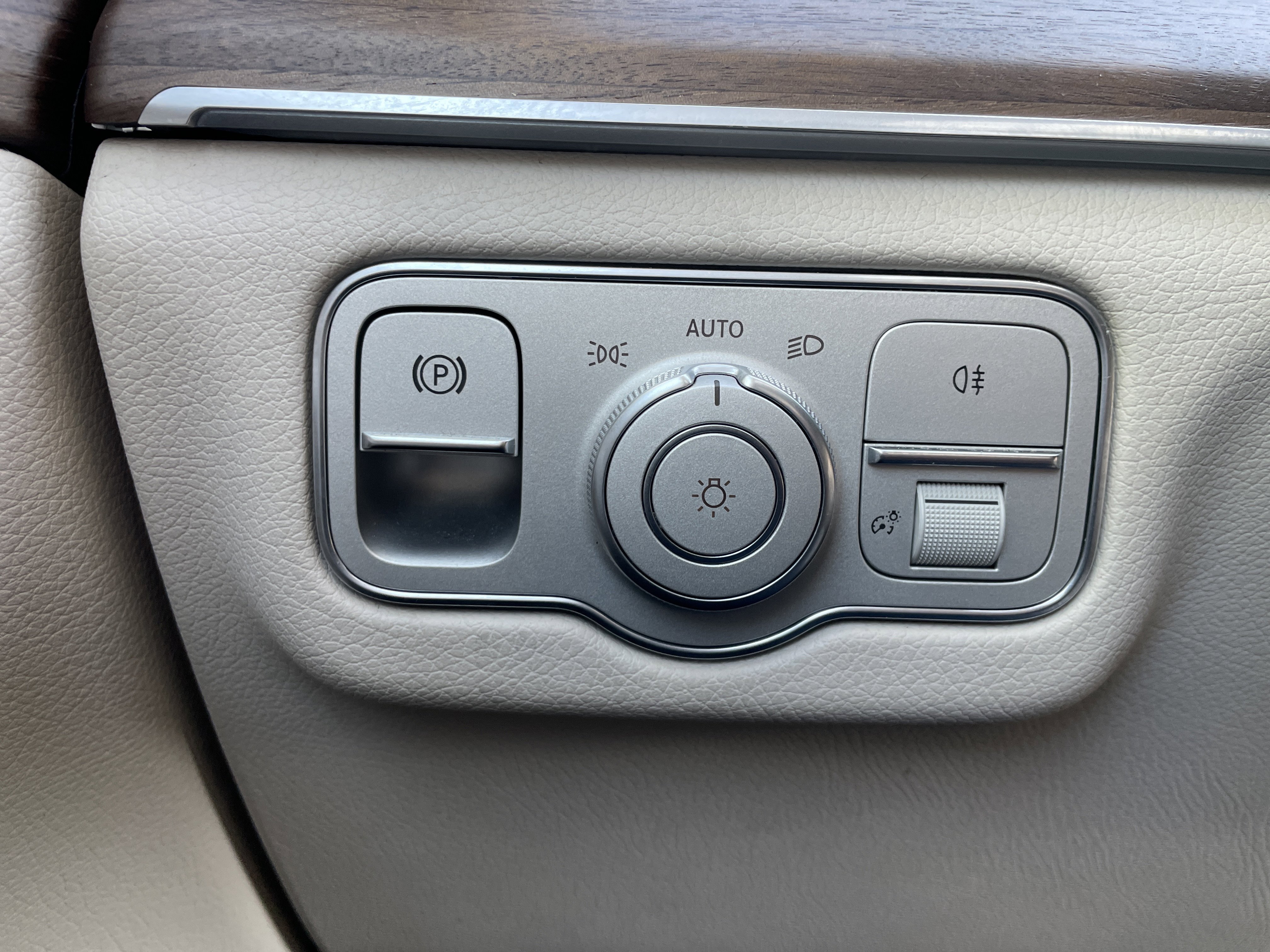 Certified Used 2024 Polar White Mercedes-Benz GLE 450 4MATIC® SUV image 23