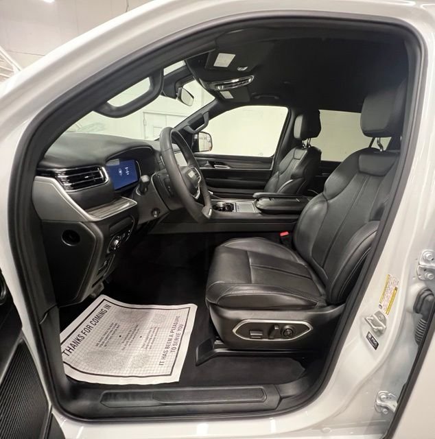 Used 2024 White Jeep Series II image 23