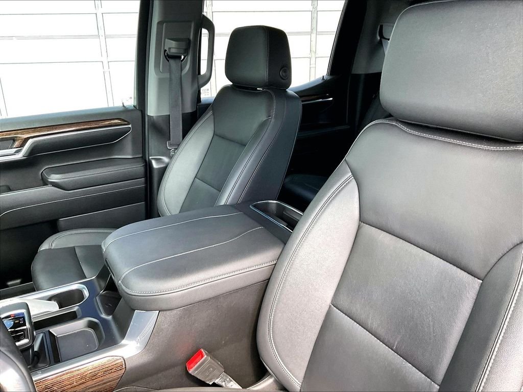 Used 2024 Black GMC Elevation image 10