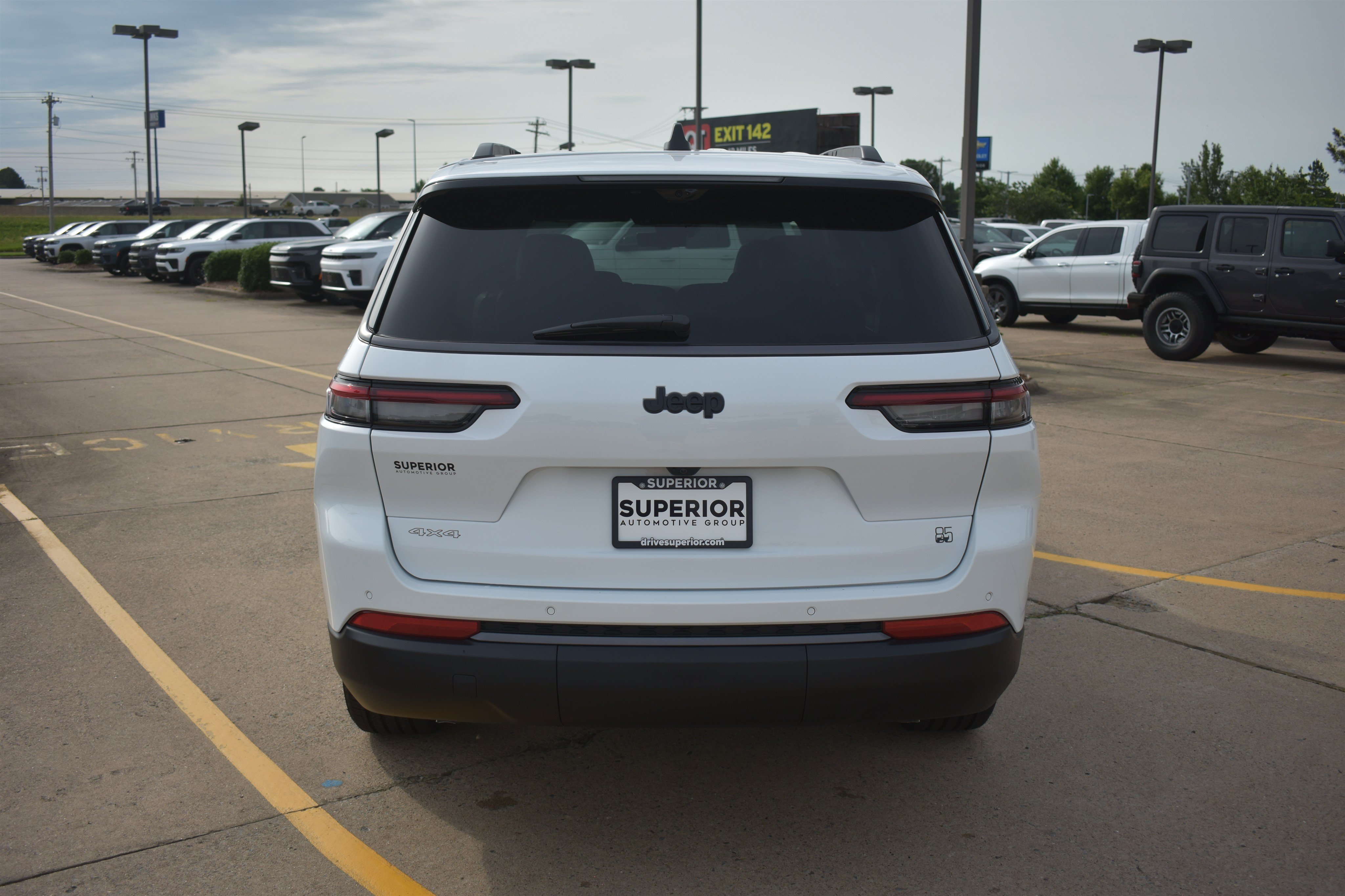 New 2026 Bright White Clear-Coat Exterior Paint Jeep 85th Anniversary Edition image 6