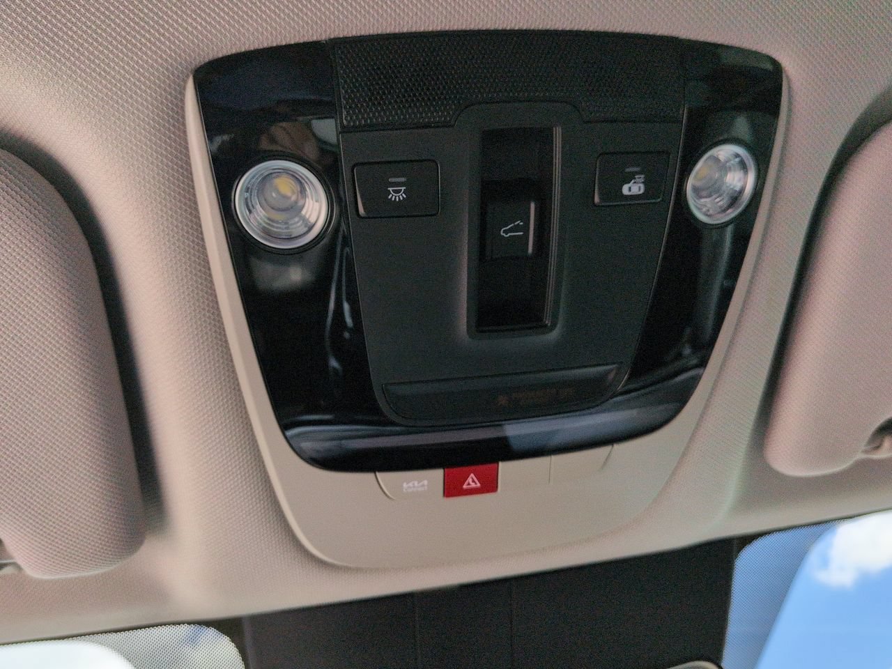 New 2026 Wolf Gray Kia S image 24