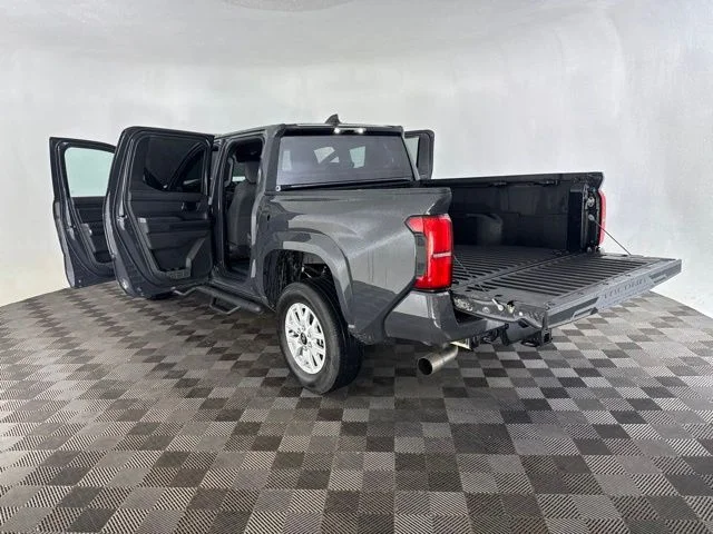 Used 2024  Toyota SR5 image 21