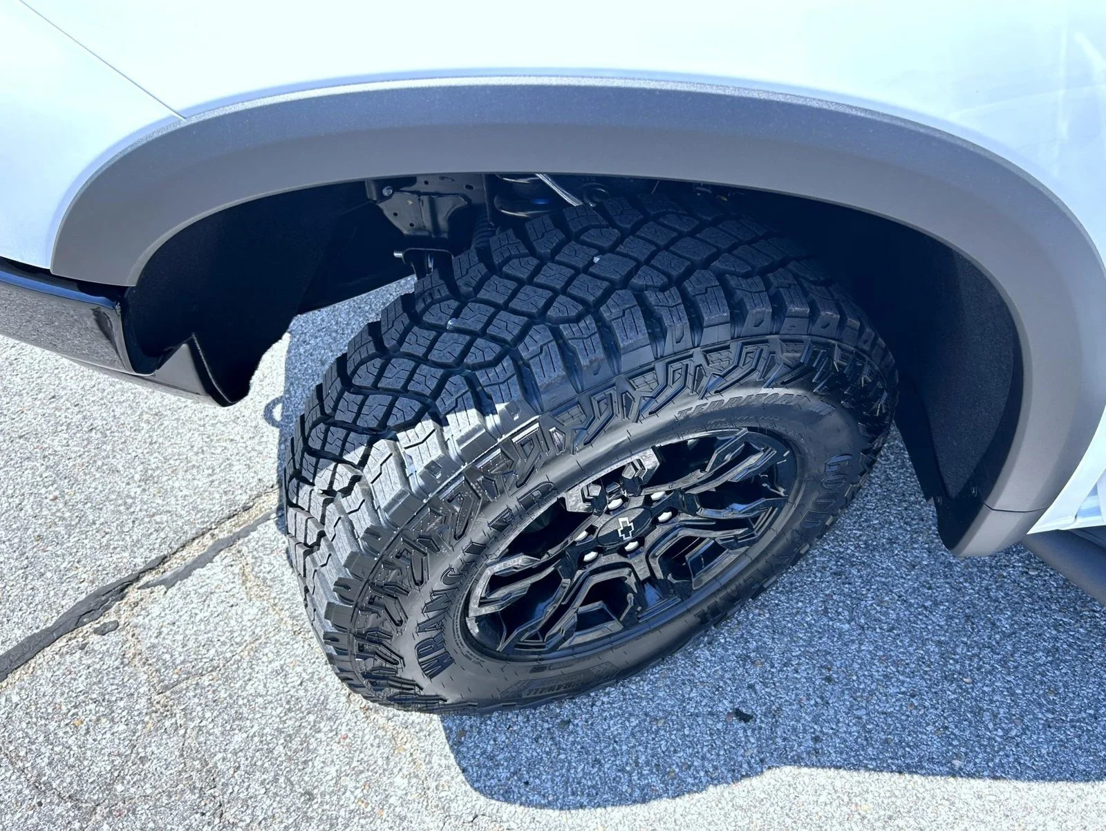 New 2026 Summit White Chevrolet ZR2 image 23