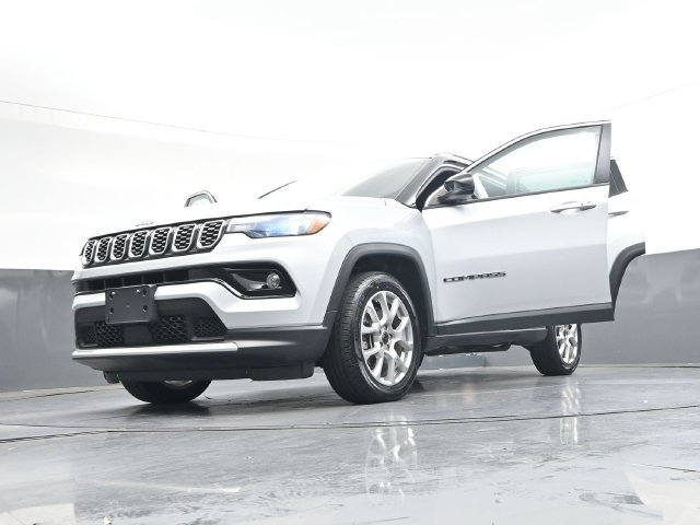 Used 2025 Silver Jeep Limited image 44