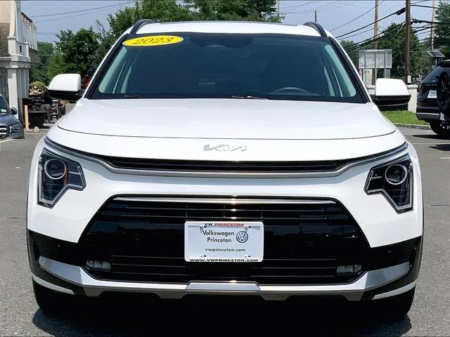 Used 2023 White Kia SX image 8