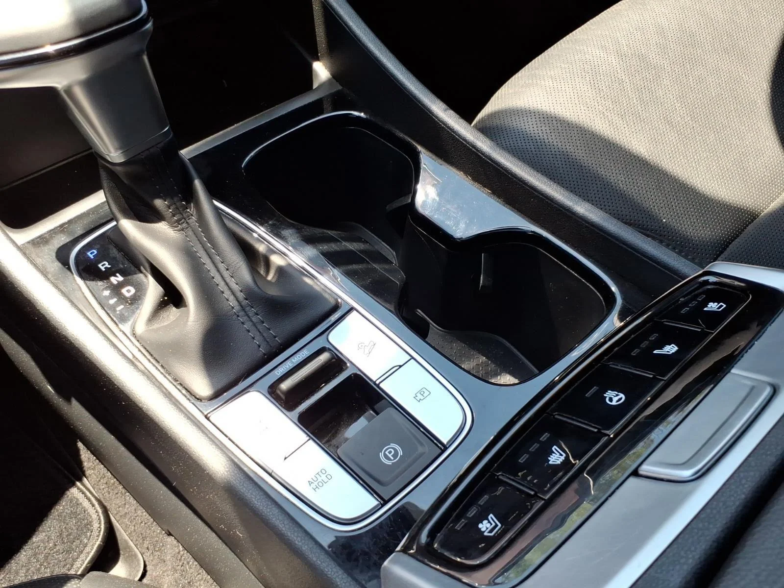 Used 2022 Ice White Hyundai Limited image 19