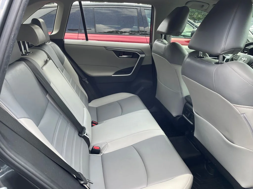 Used 2021 Gray Toyota XLE Premium image 18
